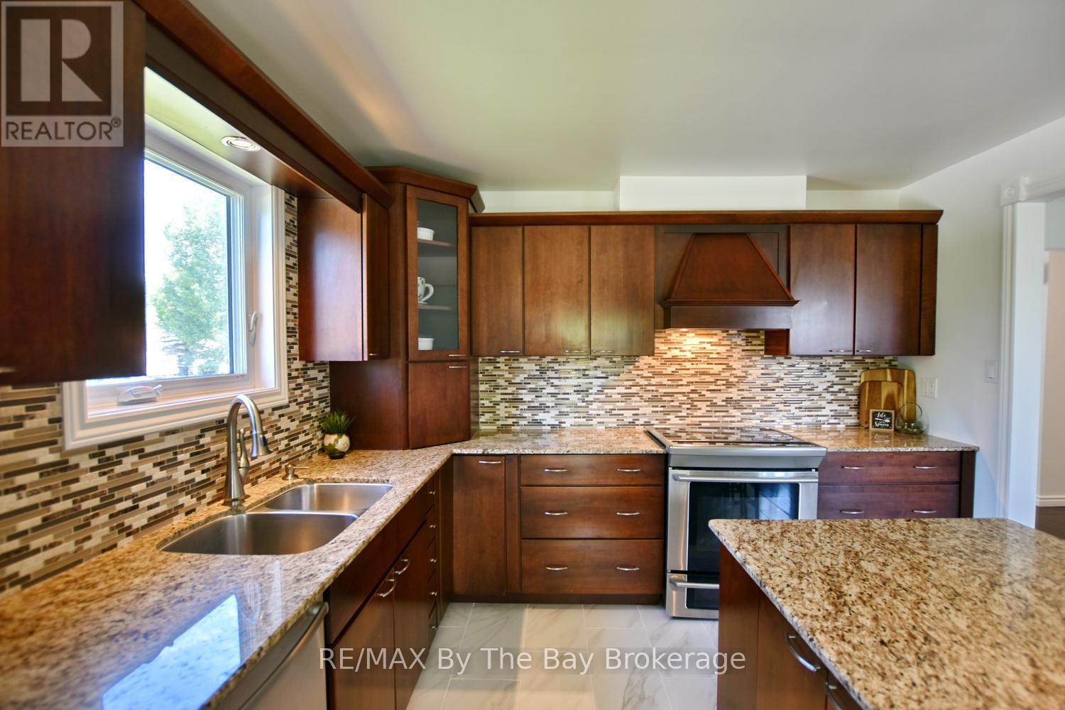 2 Birchmount Circle, Wasaga Beach, Ontario  L9Z 1H8 - Photo 4 - S13487504