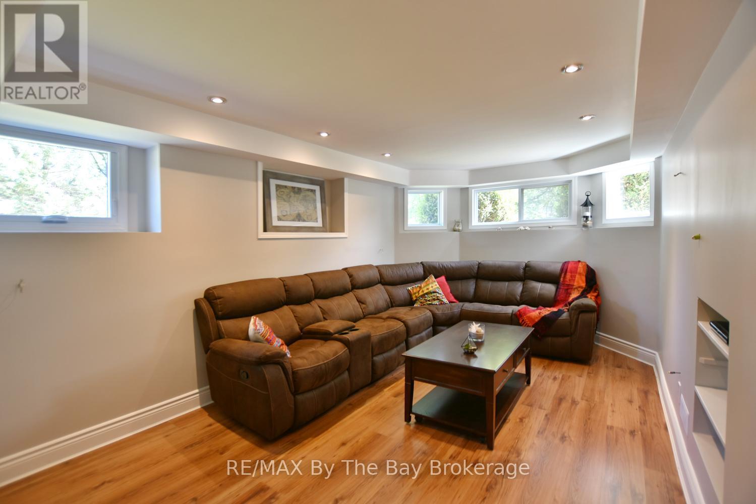 2 Birchmount Circle, Wasaga Beach, Ontario  L9Z 1H8 - Photo 6 - S13487504