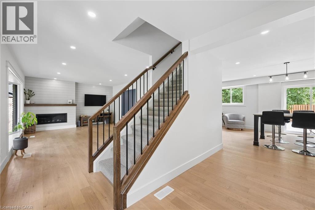 361 Coleridge Place, Waterloo, Ontario  N2L 2V7 - Photo 3 - 40842957
